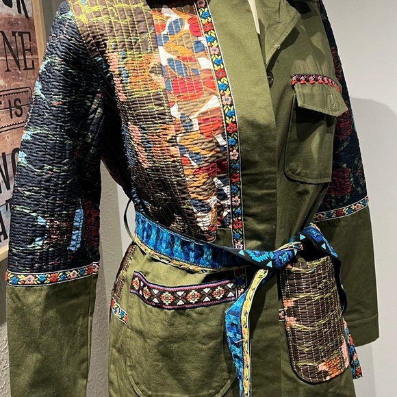 Adore Green Military Field Jacket with Vintage Aesthetic - Picture 9 of 16